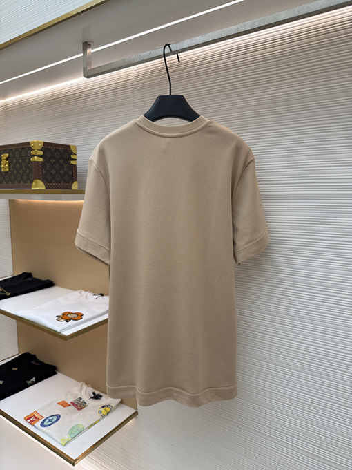 モンクレールスーパーコピー クラシックなレザートリム付きポケット付き半袖Tシャツ