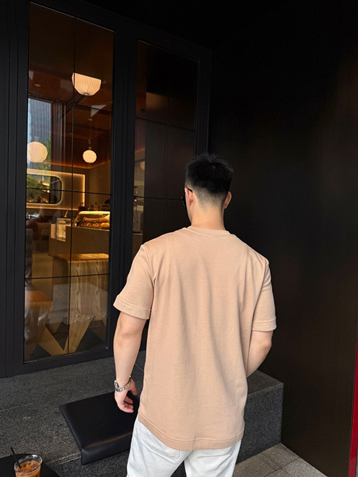 モンクレールスーパーコピー クラシックなレザートリム付きポケット付き半袖Tシャツ