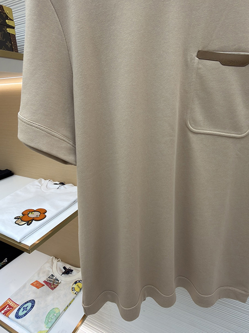 モンクレールスーパーコピー クラシックなレザートリム付きポケット付き半袖Tシャツ