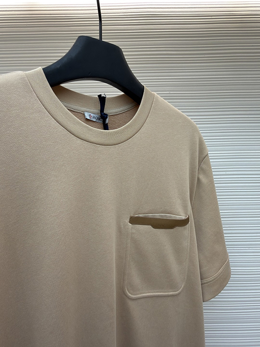 モンクレールスーパーコピー クラシックなレザートリム付きポケット付き半袖Tシャツ