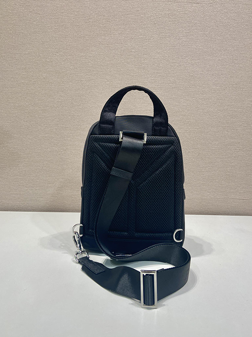 プラダ Re-Nylon 再生ナイロン製チェストバッグ