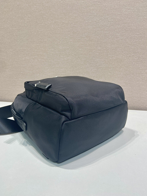 プラダ Re-Nylon 再生ナイロン製チェストバッグ