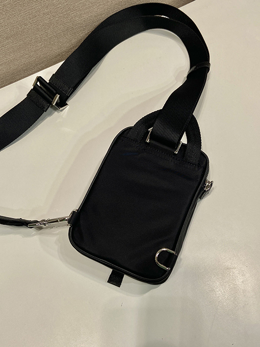 プラダスーパーコピー 新しい携帯電話チェストバッグ