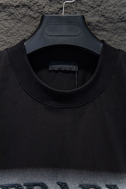 プラダスーパーコピー PRADA 刺繍ロゴ入り三角形プリント半袖Tシャツ