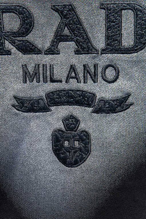 プラダスーパーコピー PRADA 刺繍ロゴ入り三角形プリント半袖Tシャツ