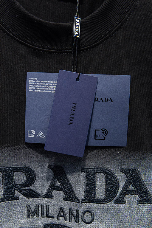 プラダスーパーコピー PRADA 刺繍ロゴ入り三角形プリント半袖Tシャツ