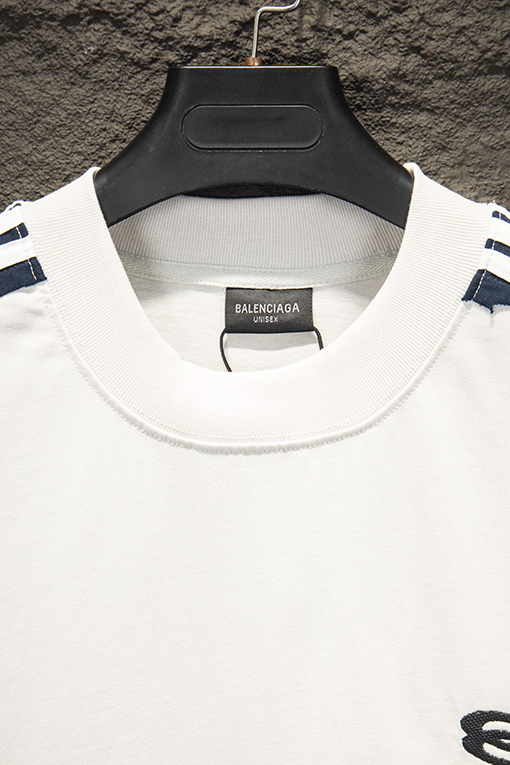 バレンシアガコピー Balenciaga 刺繍ロゴ入り半袖Tシャツ