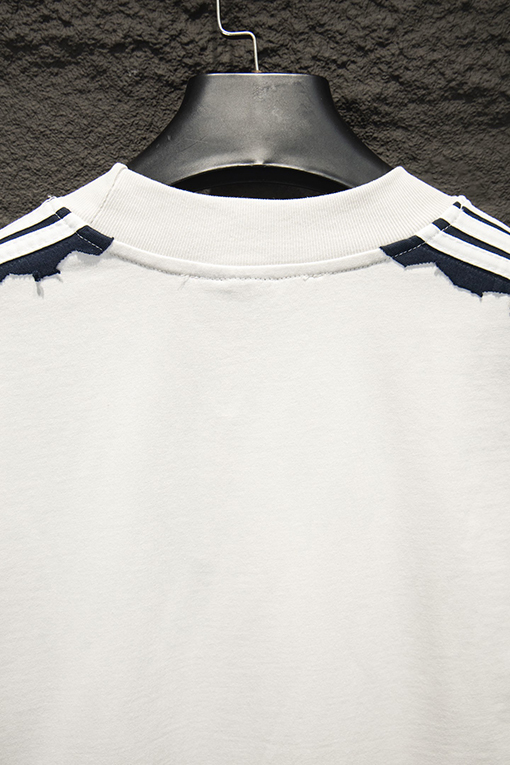バレンシアガコピー Balenciaga 刺繍ロゴ入り半袖Tシャツ