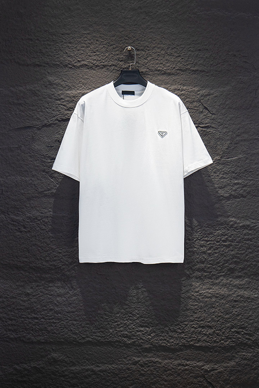 プラダ PRADA 胸元に輸入された三角形のロゴ刺繍が施された半袖Tシャツ