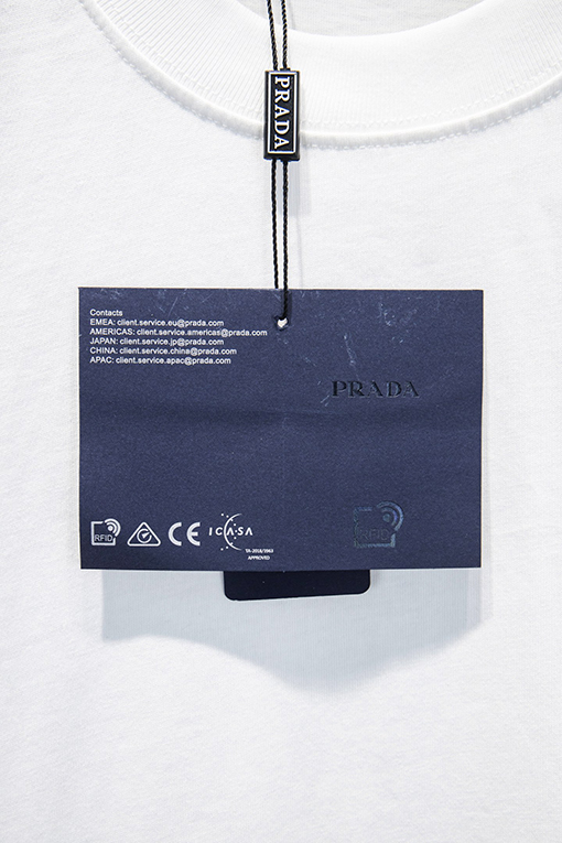 プラダ PRADA 胸元に輸入された三角形のロゴ刺繍が施された半袖Tシャツ