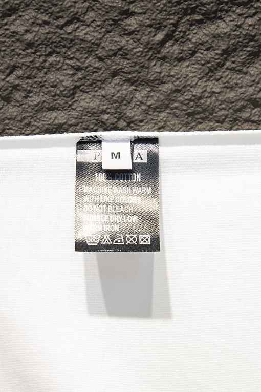 プラダ PRADA 胸元に輸入された三角形のロゴ刺繍が施された半袖Tシャツ