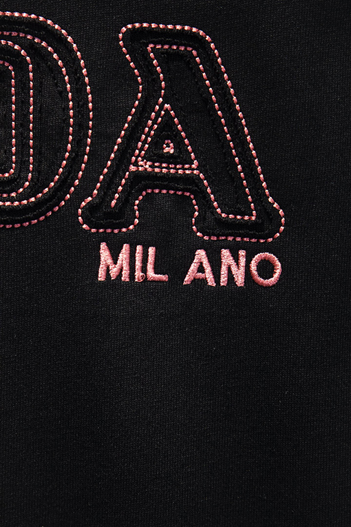 プラダ PRADA 胸元に輸入された三角形のロゴ刺繍が施された半袖Tシャツ
