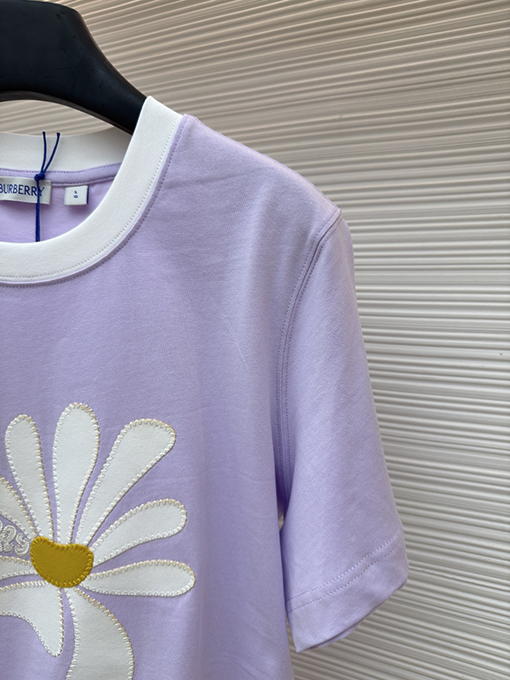 バーバリーコピー レディースデイジー刺繍入り半袖Tシャツ