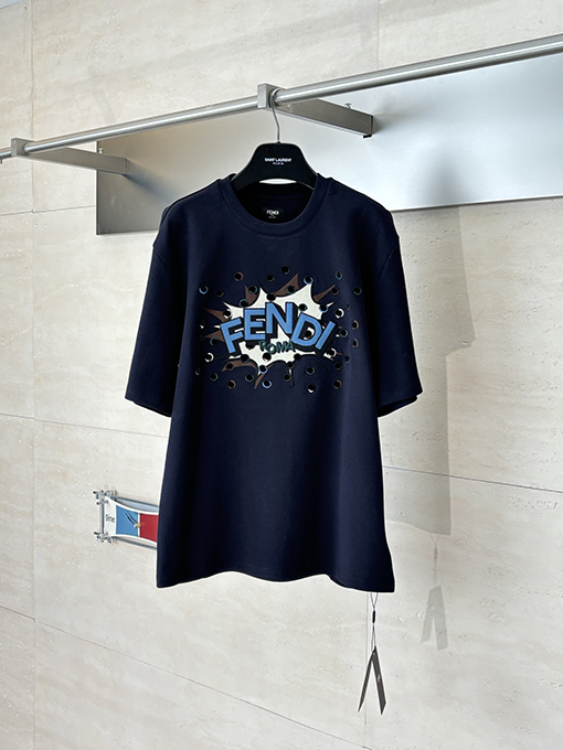 フェンディコピー FENDI 早春ホリデーコレクション パンチング刺繍入りクルーネック半袖Tシャツ
