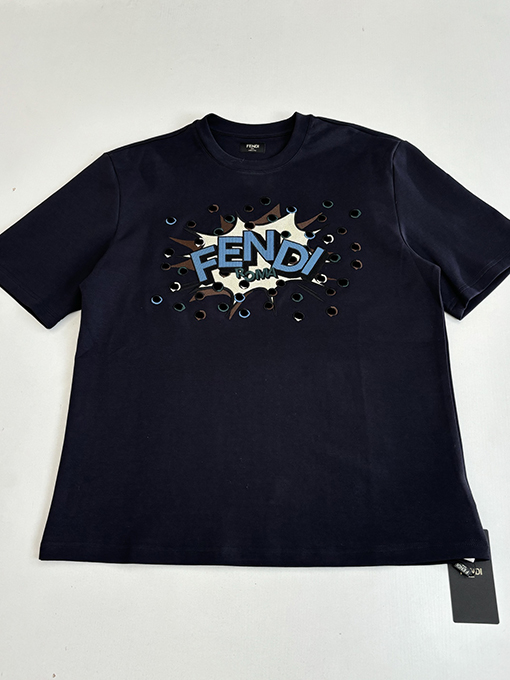 フェンディコピー FENDI 早春ホリデーコレクション パンチング刺繍入りクルーネック半袖Tシャツ