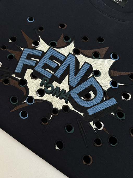 フェンディコピー FENDI 早春ホリデーコレクション パンチング刺繍入りクルーネック半袖Tシャツ