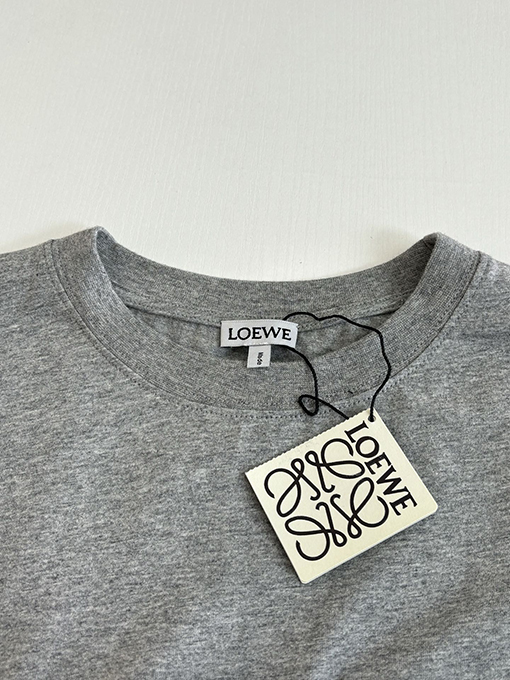 ロエベ Louis Wain コラボレーション 猫の刺繍入り花柄 グレー 半袖Tシャツ
