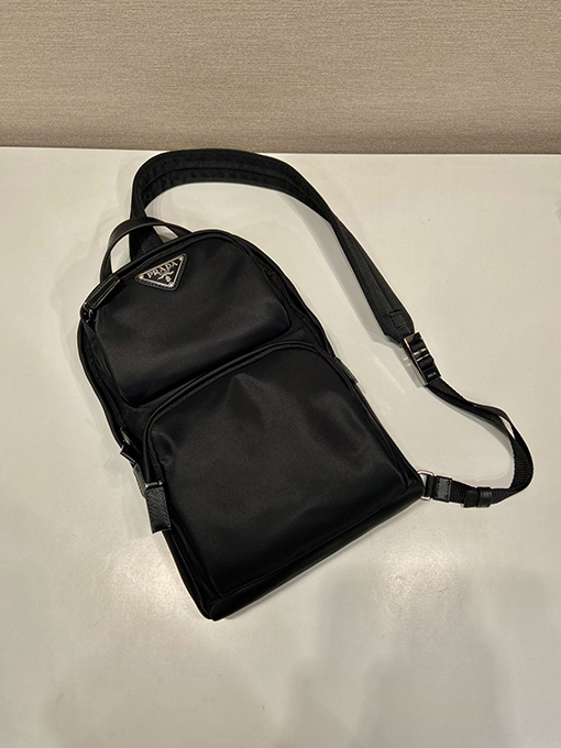 プラダコピー Re-Nylon 再生ナイロン製チェストバッグ