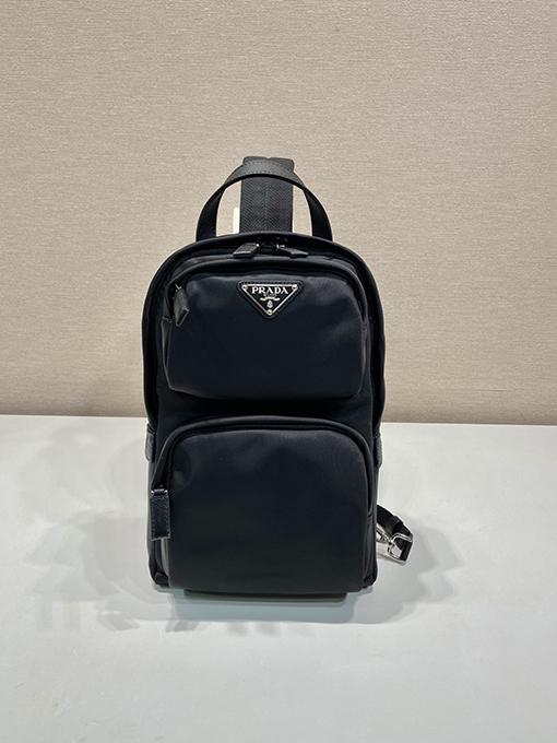 プラダコピー Re-Nylon 再生ナイロン製チェストバッグ