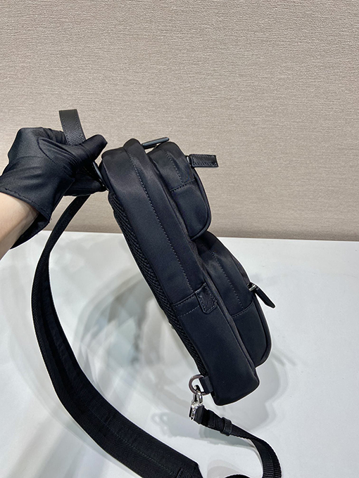 プラダコピー Re-Nylon 再生ナイロン製チェストバッグ