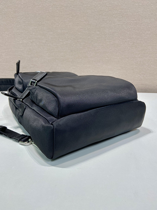 プラダコピー Re-Nylon 再生ナイロン製チェストバッグ