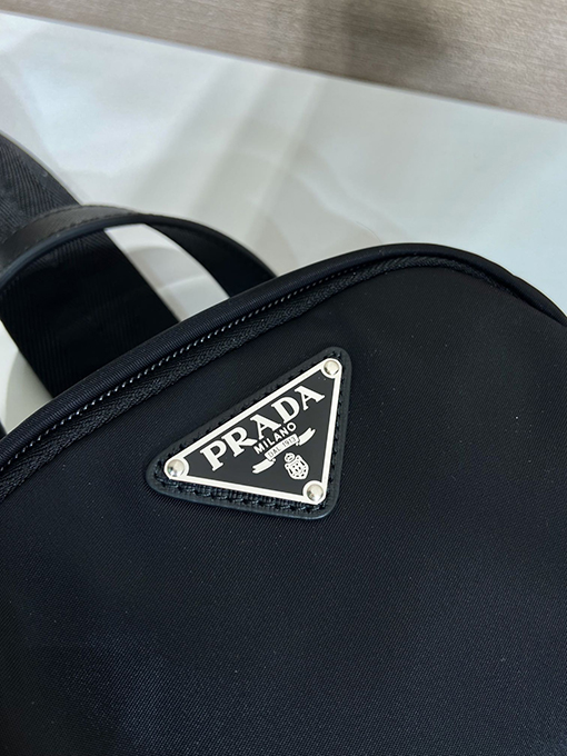 プラダコピー Re-Nylon 再生ナイロン製チェストバッグ
