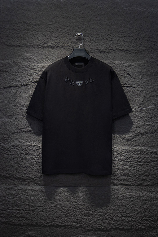 プラダ 三角形のロゴが刺繍された半袖Tシャツ