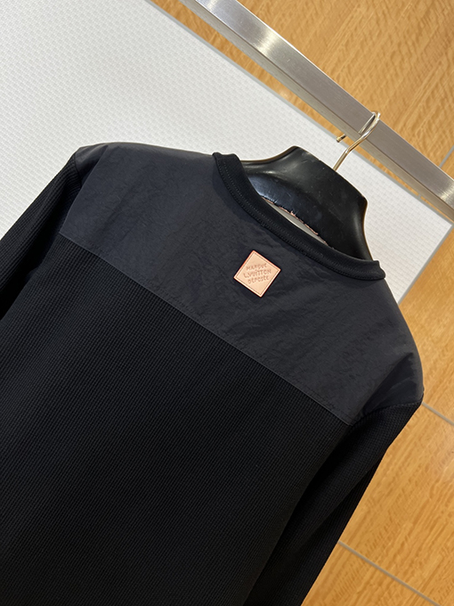 ルイヴィトンスーパーコピー ワッフル模様の刺繍入りラウンドネック長袖シャツ