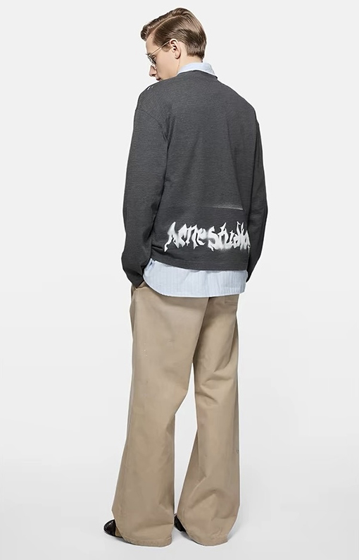 アクネストゥディオズ Acne Studios ゴシック調のダメージロゴプリント長袖シャツ