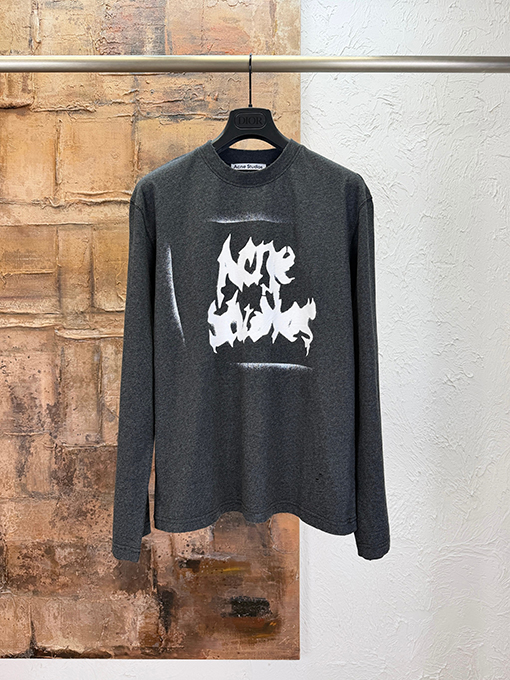 アクネストゥディオズ Acne Studios ゴシック調のダメージロゴプリント長袖シャツ