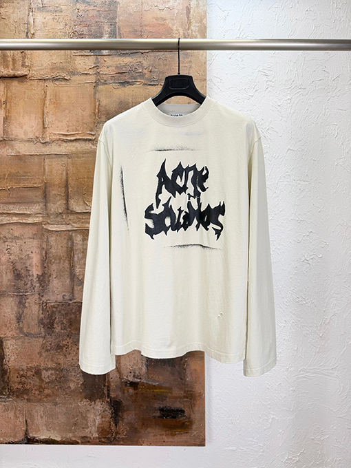 アクネストゥディオズ Acne Studios ゴシック調のダメージロゴプリント長袖シャツ