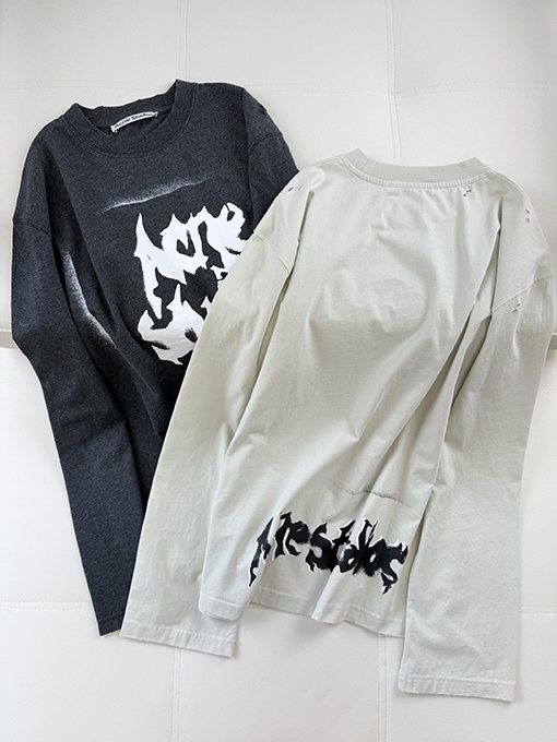 アクネストゥディオズ Acne Studios ゴシック調のダメージロゴプリント長袖シャツ