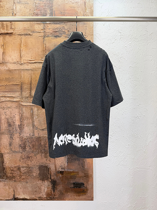アクネストゥディオズスーパーコピー Acne Studios ゴシック調のダメージロゴプリント半袖Tシャツ