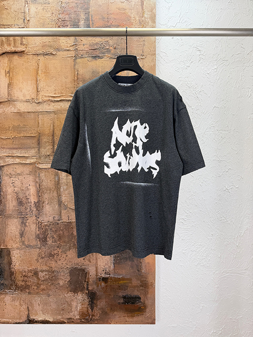 アクネストゥディオズスーパーコピー Acne Studios ゴシック調のダメージロゴプリント半袖Tシャツ