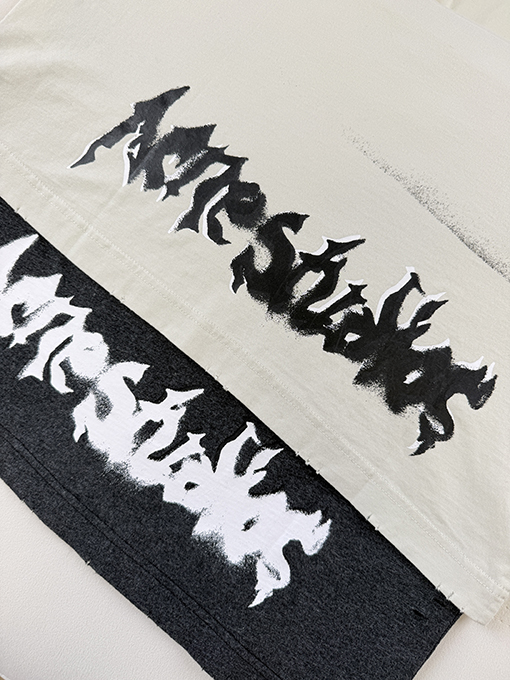アクネストゥディオズスーパーコピー Acne Studios ゴシック調のダメージロゴプリント半袖Tシャツ
