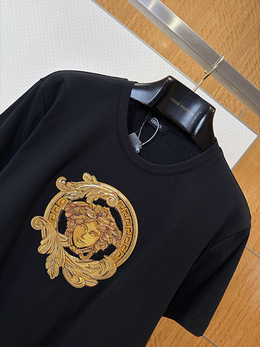 ヴェルサーチコピー メデューサ刺繍入りクルーネック半袖Tシャツ
