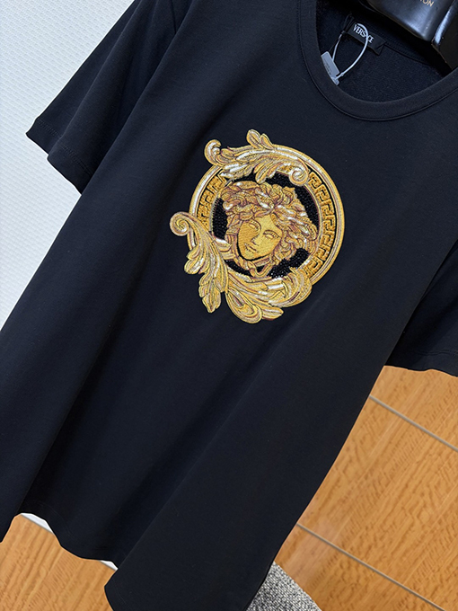 ヴェルサーチコピー メデューサ刺繍入りクルーネック半袖Tシャツ