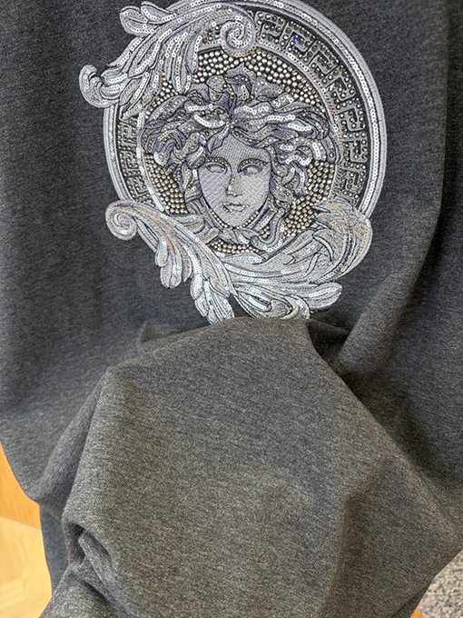 ヴェルサーチコピー メデューサ刺繍入りクルーネック半袖Tシャツ