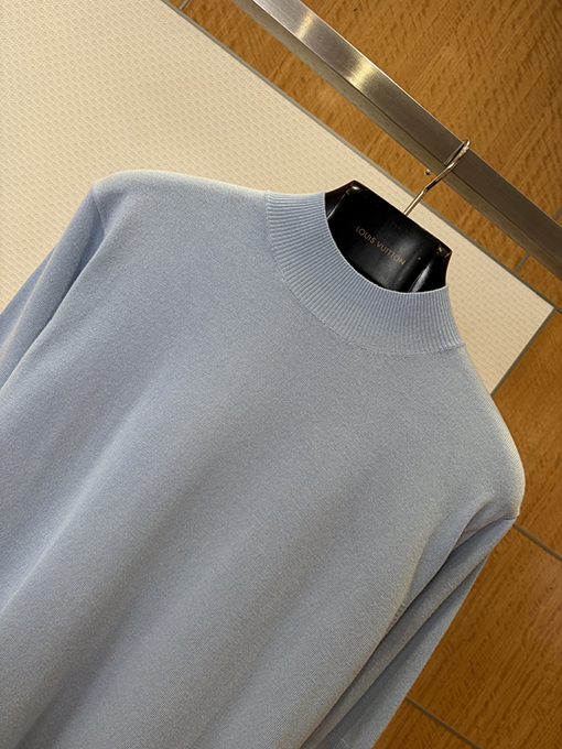 プラダスーパーコピー 袖バッジ付きモックネックニット半袖Tシャツ