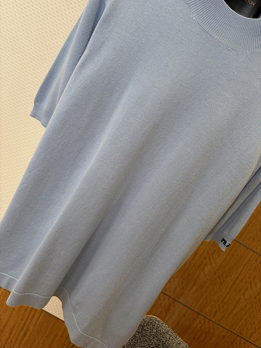 プラダスーパーコピー 袖バッジ付きモックネックニット半袖Tシャツ