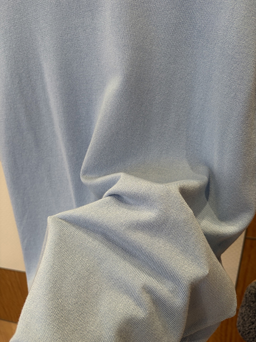 プラダスーパーコピー 袖バッジ付きモックネックニット半袖Tシャツ
