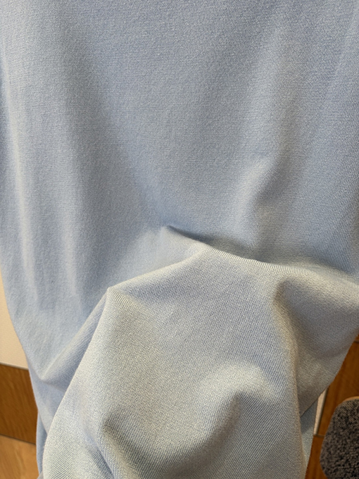 プラダスーパーコピー 袖バッジ付きモックネックニット半袖Tシャツ