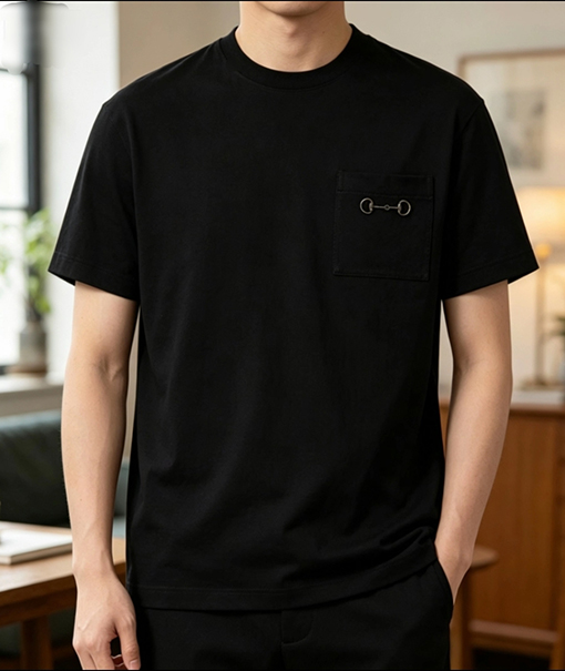 グッチコピー ホースビット刺繍入りポケットが付いたシンプルな半袖Tシャツ