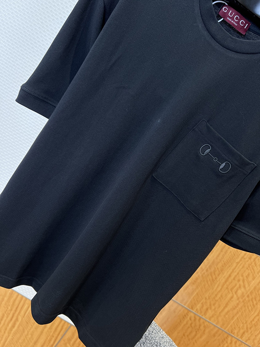 グッチコピー ホースビット刺繍入りポケットが付いたシンプルな半袖Tシャツ