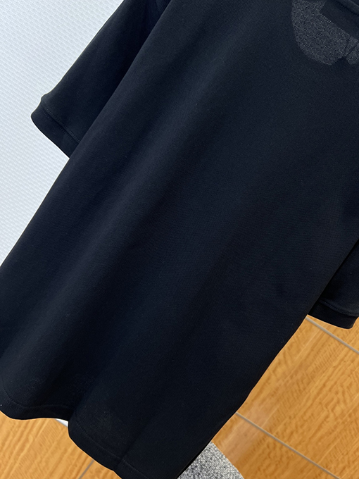 グッチコピー ホースビット刺繍入りポケットが付いたシンプルな半袖Tシャツ