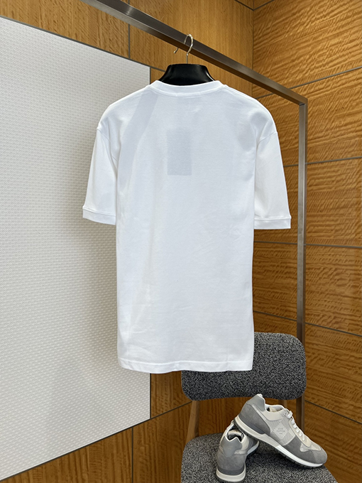 グッチコピー ホースビット刺繍入りポケットが付いたシンプルな半袖Tシャツ