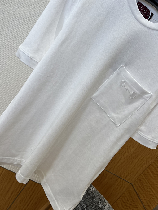グッチコピー ホースビット刺繍入りポケットが付いたシンプルな半袖Tシャツ