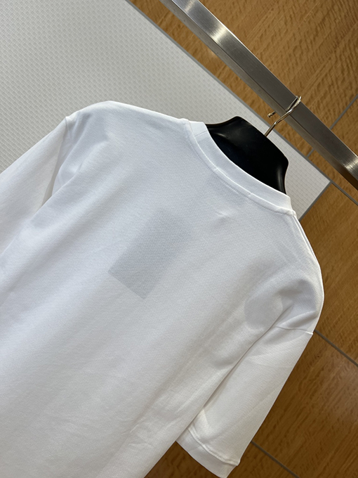 グッチコピー ホースビット刺繍入りポケットが付いたシンプルな半袖Tシャツ
