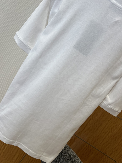 グッチコピー ホースビット刺繍入りポケットが付いたシンプルな半袖Tシャツ