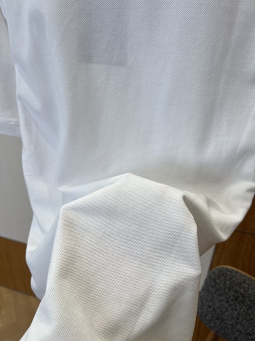 グッチコピー ホースビット刺繍入りポケットが付いたシンプルな半袖Tシャツ
